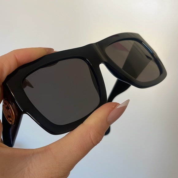 Black Gucci Logo Sunglasses - Picture 10 of 13